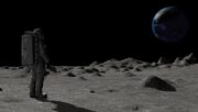 Astronaut auf dem Mond blickt auf die Erde