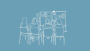 Illustration NDC-Teamende an der Pinnwand vor einem Stuhlkreis mit Schüler_innen
