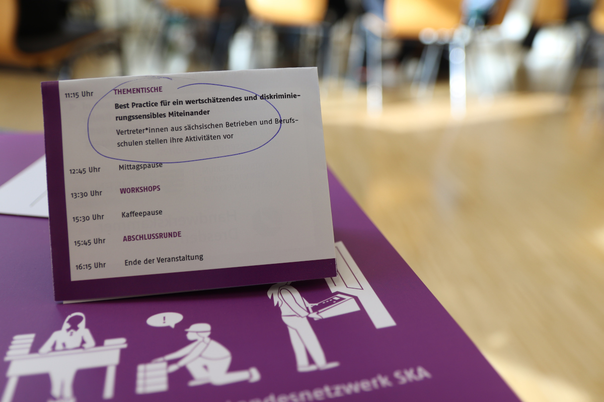 Best Practice aus sächsischen Betrieben zur Bewältigung von Krisen beim 5. Fachtag des NDC-Projektes „Sozialkompetenz für die Arbeitswelt“ (SKA) am 14. November 2023 in Dresden. (Foto: NDC Sachsen)