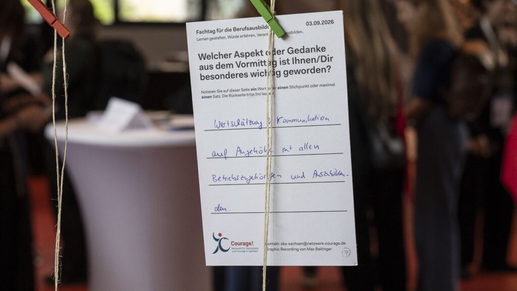 SKA Fachtag am 03.09.2026: Karte mit der Frage "Welcher Aspekt oder Gedanke aus dem Vormittag ist Ihnen/Dir besonders wichtig geworden?" mit der Antwort "Wertschätzung & Kommunikation auf Augenhöhe mit allen Betriebszugehörigen und Auszubildenden"
